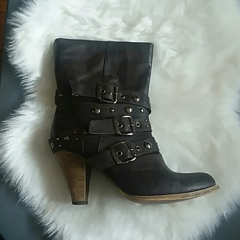 Boots - Picture 2 of 8